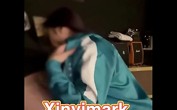 You Slept with Me Backstage! JAV Starlet Xinyi Mark's Steamy Behind-the-Scenes Footage