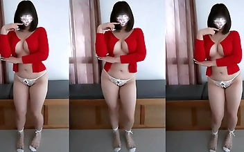 JAV Siren Seduces with Her Enchanting Dance: Asian Beauty Mesmerizes with Her Sensual Moves