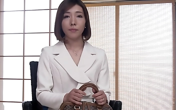 JAV Princess Exposes Herself for the First Time! Meet Chihiro Hanamura, the Enchanting Married Woman