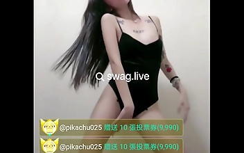 Fiery Hot Anchor Live Host with Sultry Dance Moves on ChichiBeauty