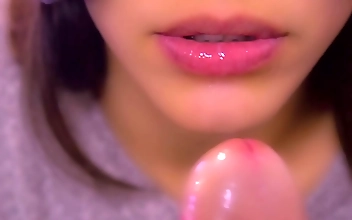 Japanese Babe Gives Mind-Blowing Blowjob with Creamy Cum Ending